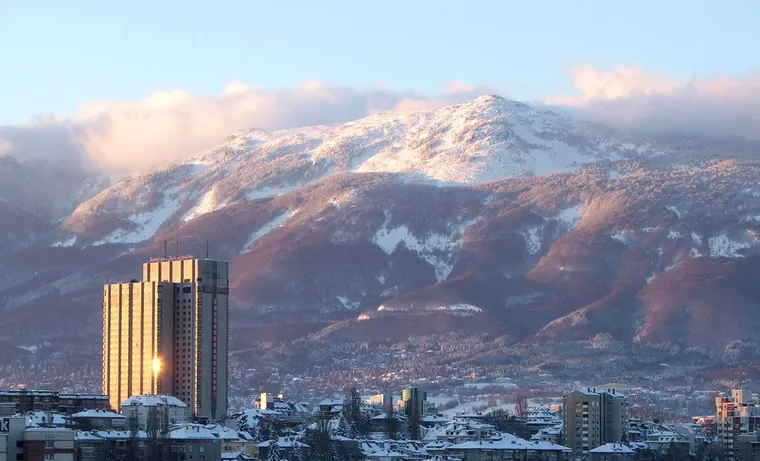 Le Vitosha enneigé domine Sofia